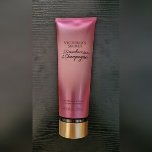 Victoria's Secret Strawberries & Champagne Fragrance Lotion 236 ml / 8 fl oz